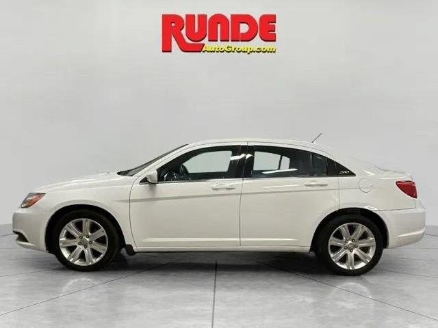 2013 Chrysler 200 - $7,299