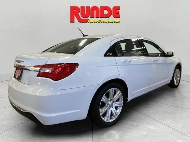 2013 Chrysler 200 - $7,299