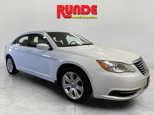 2013 Chrysler 200 - $7,299