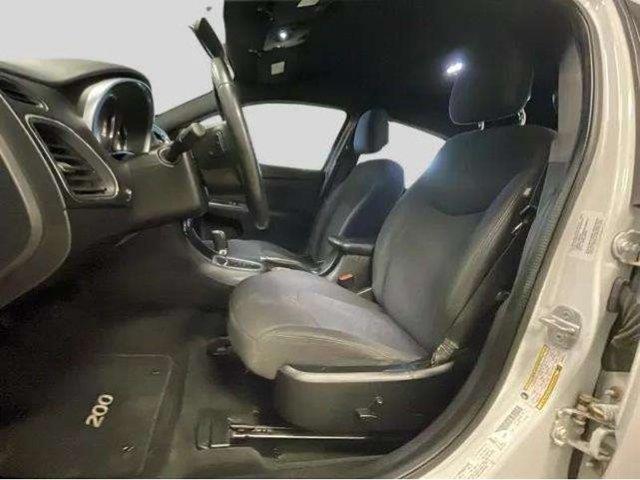 2013 Chrysler 200 - $7,299