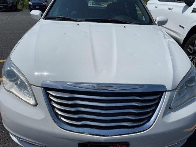 2013 Chrysler 200 - $7,299