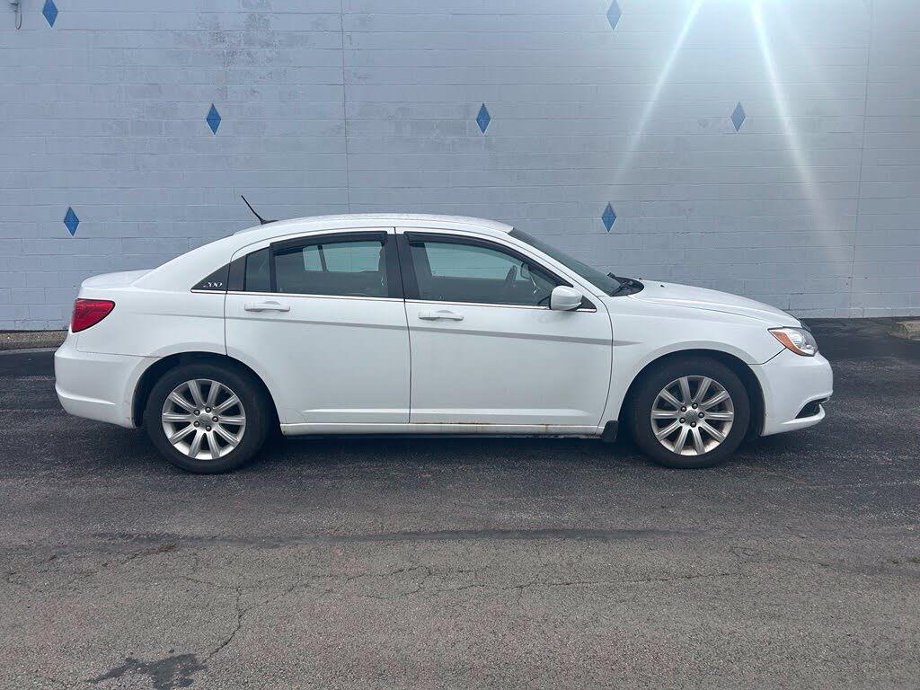 2014 Chrysler 200 - $4,995