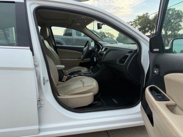 2014 Chrysler 200 - $5,864