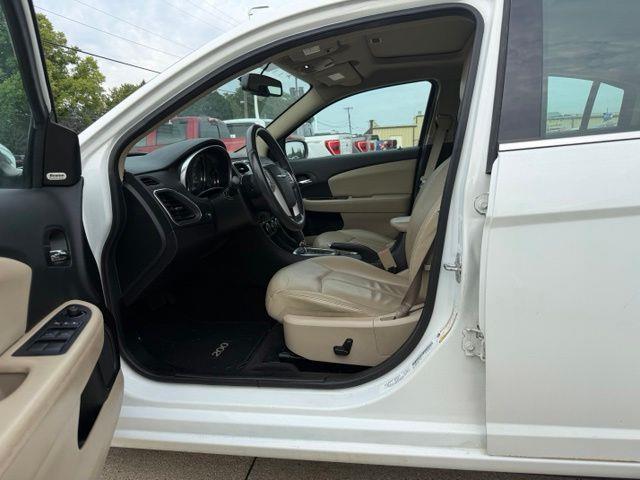2014 Chrysler 200 - $5,864