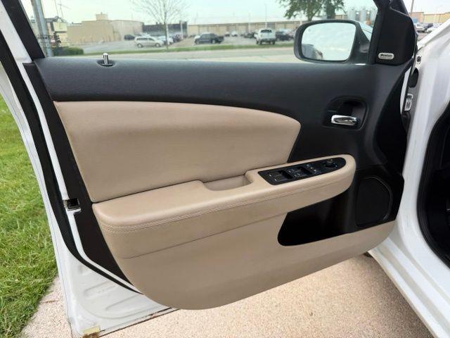 2014 Chrysler 200 - $5,864