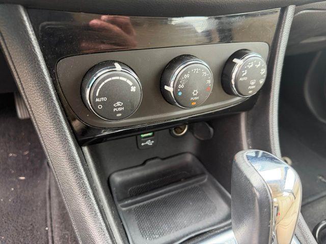 2014 Chrysler 200 - $5,864