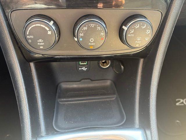 2014 Chrysler 200 - $5,864