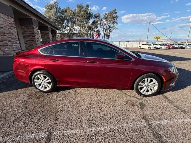 2016 Chrysler 200 - $9,888