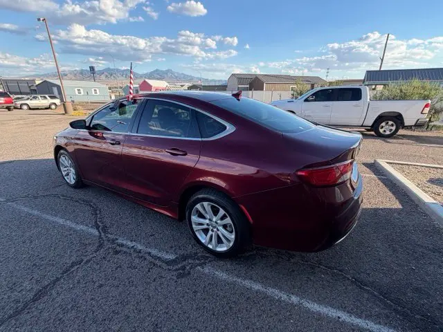 2016 Chrysler 200 - $9,888