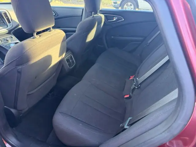 2016 Chrysler 200 - $9,888
