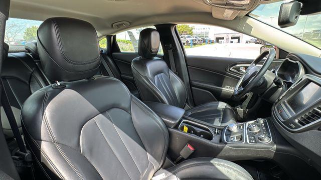 2017 Chrysler 200 Limited