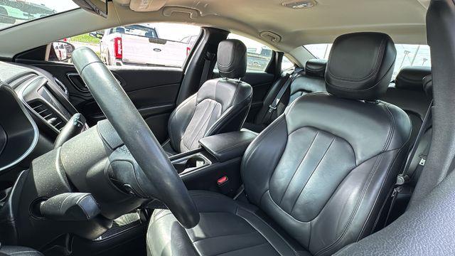 2017 Chrysler 200 Limited