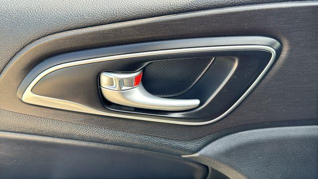 2017 Chrysler 200 Limited