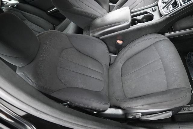 2015 Chrysler 200 - $8,898