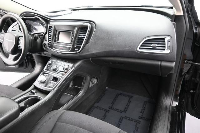 2015 Chrysler 200 - $8,898
