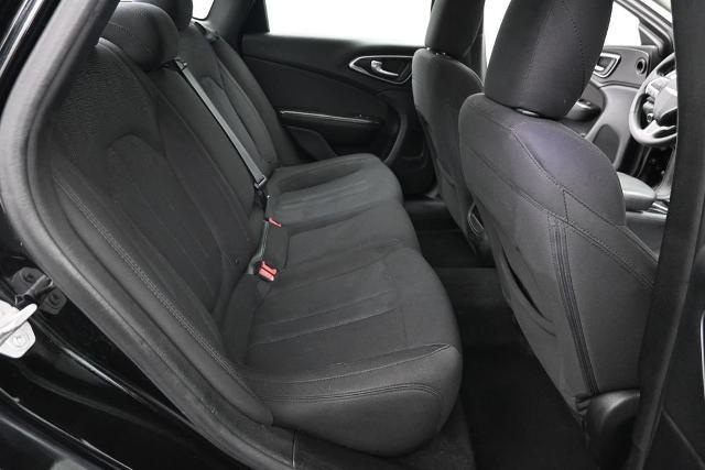 2015 Chrysler 200 - $8,898