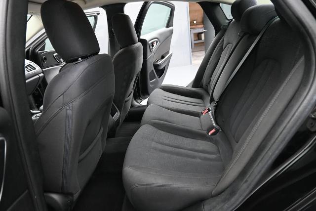 2015 Chrysler 200 - $8,898
