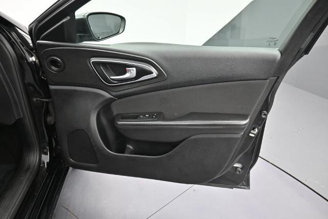 2015 Chrysler 200 - $8,648