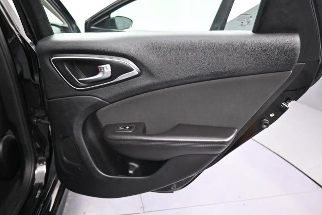 2015 Chrysler 200 - $8,648