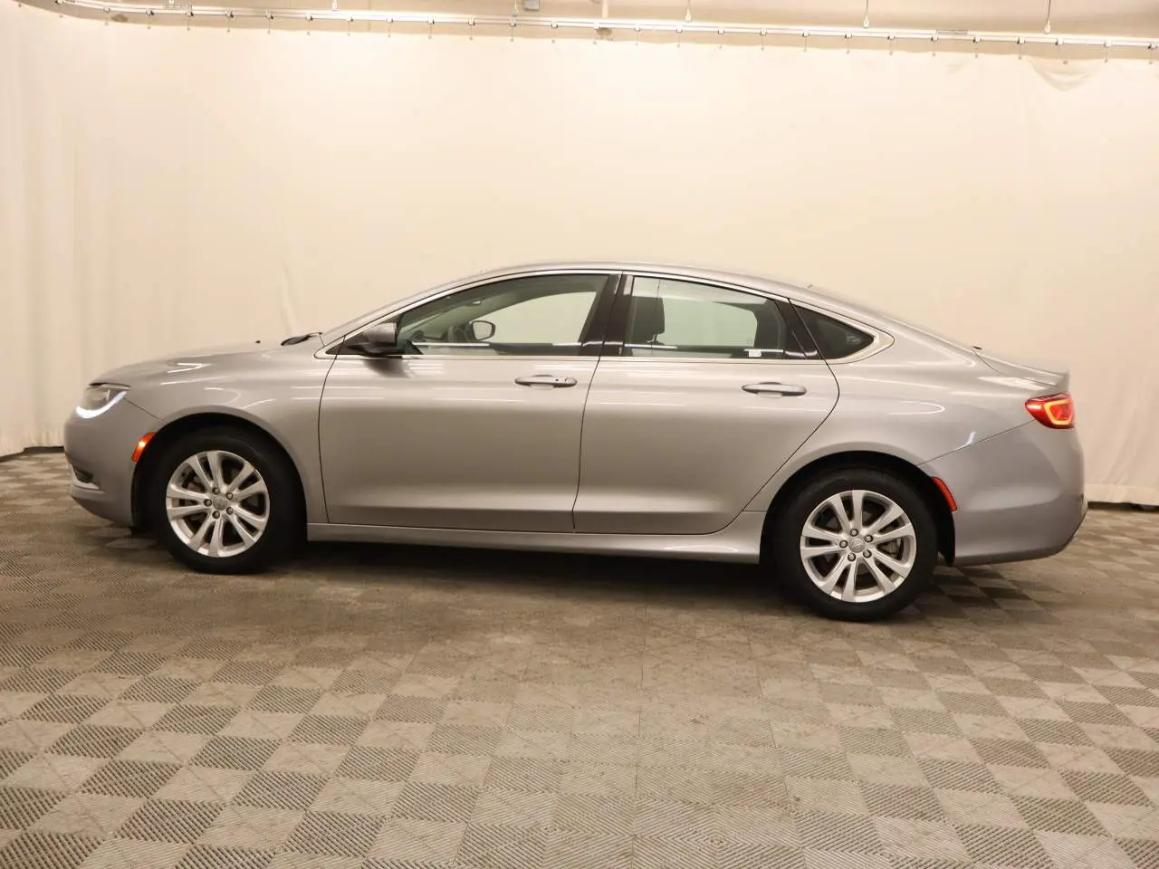 2015 Chrysler 200 - $8,724