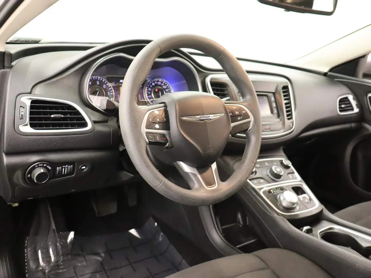 2015 Chrysler 200 - $8,724