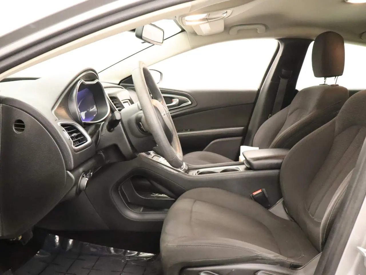 2015 Chrysler 200 - $8,724