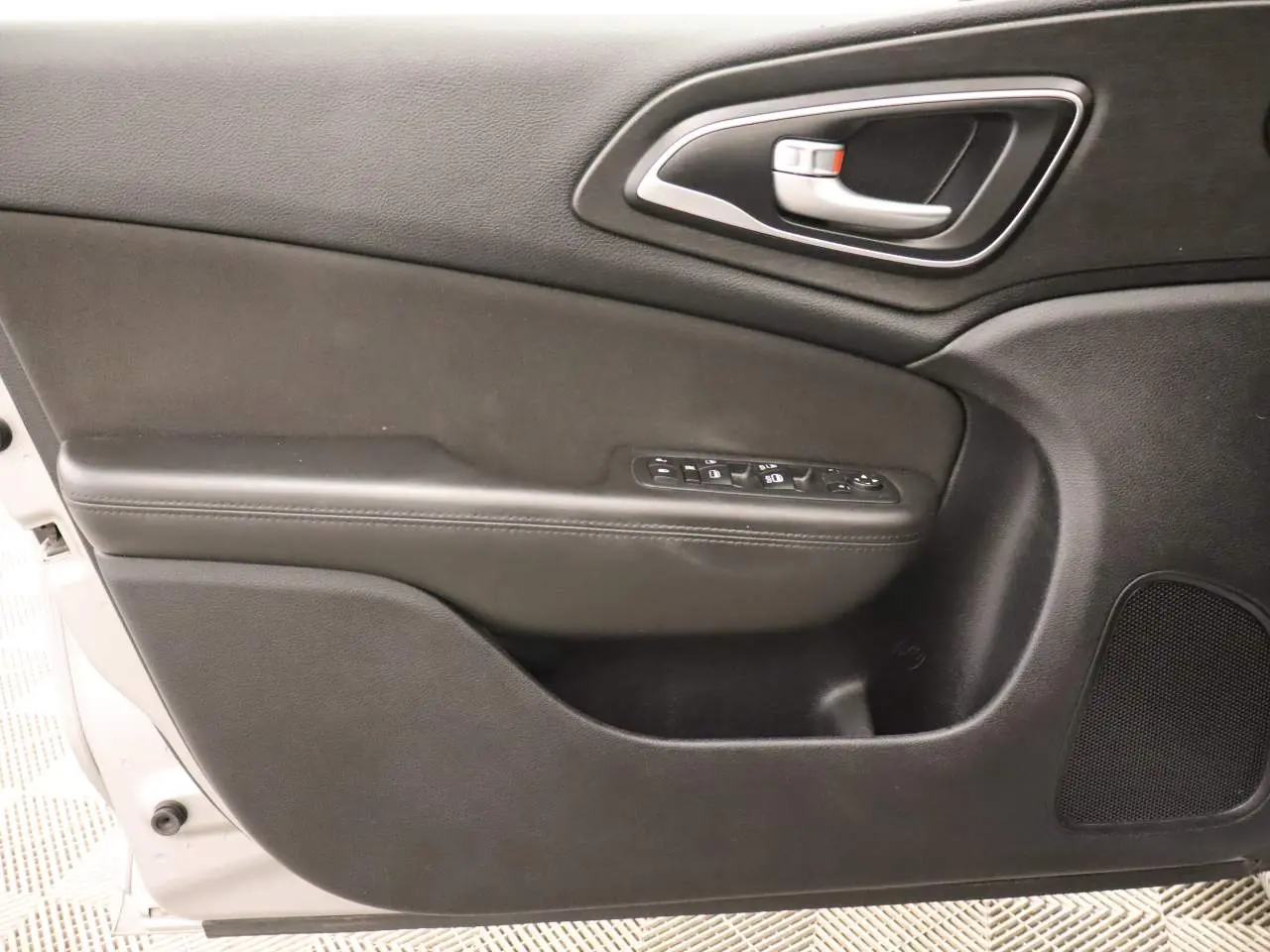 2015 Chrysler 200 - $8,724