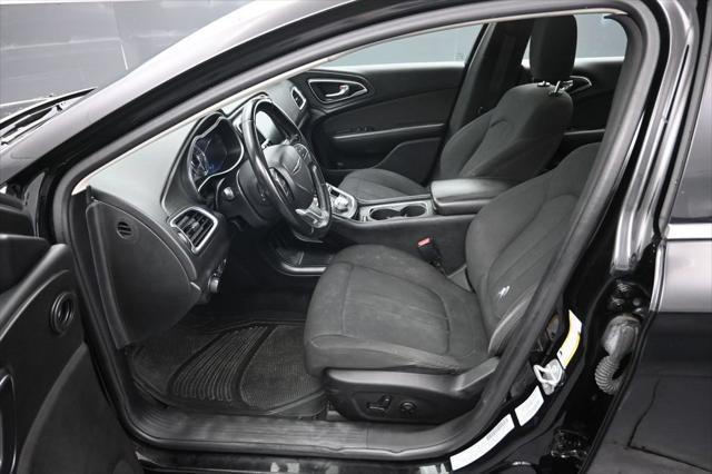 2016 Chrysler 200 - $10,488