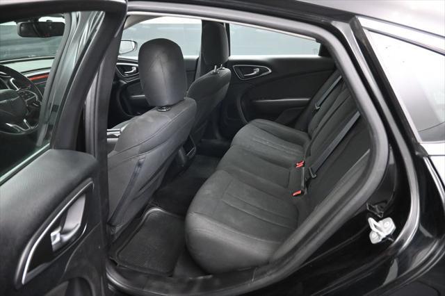 2016 Chrysler 200 - $10,488