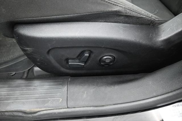 2016 Chrysler 200 - $10,488