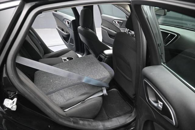 2016 Chrysler 200 - $10,488