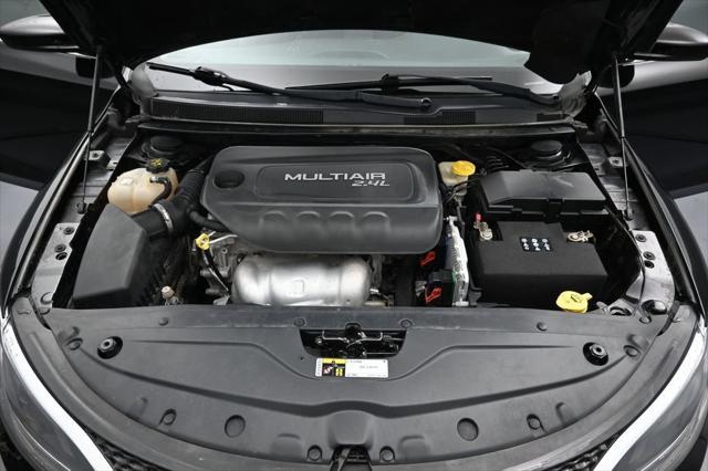 2016 Chrysler 200 - $10,488