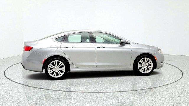 2015 Chrysler 200 - $3,995