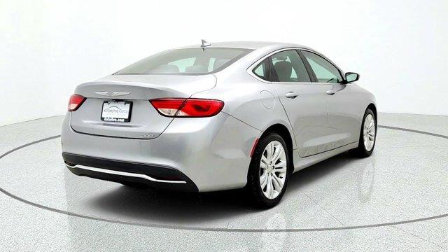 2015 Chrysler 200 - $3,995