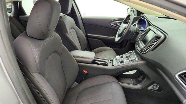 2015 Chrysler 200 - $3,995