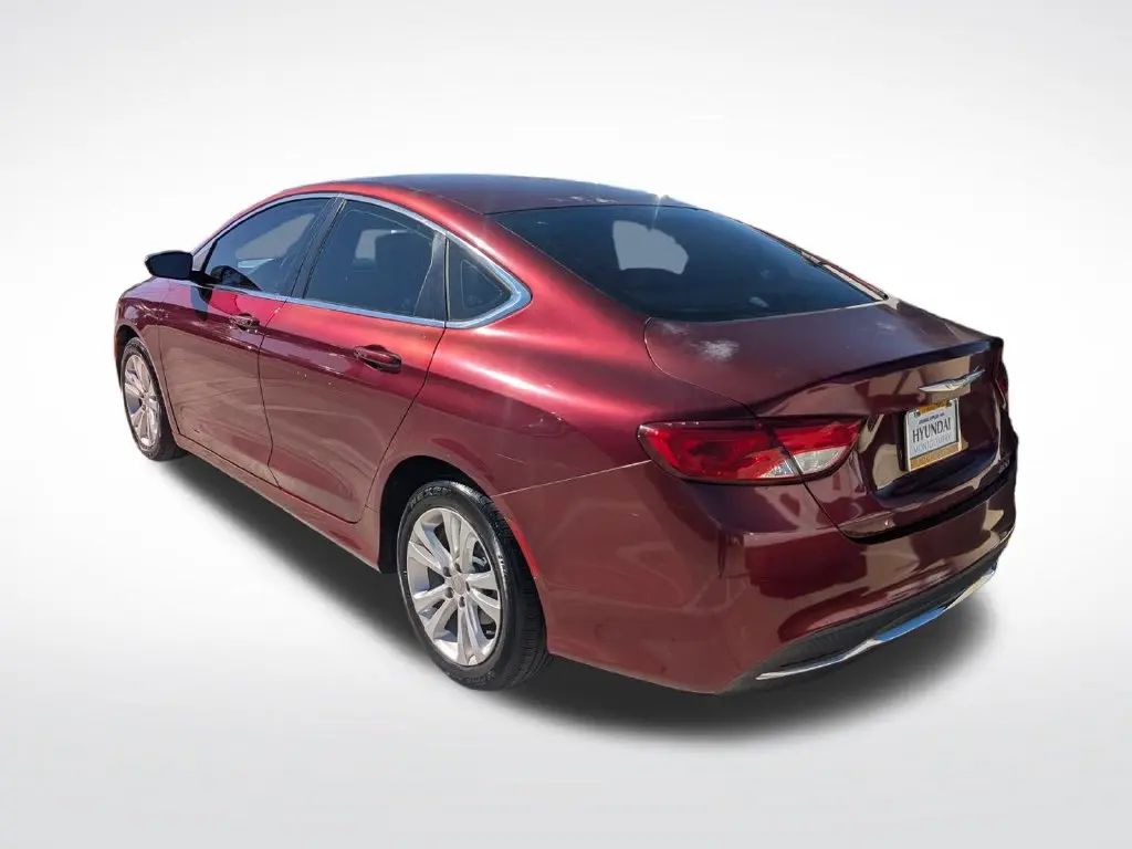 2016 Chrysler 200 - $10,900