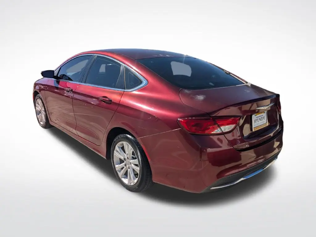 2016 Chrysler 200 - $10,900