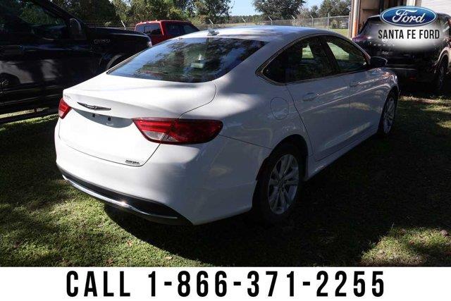 2017 Chrysler 200 - $7,581
