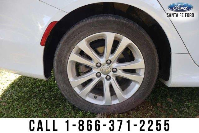 2017 Chrysler 200 - $7,581