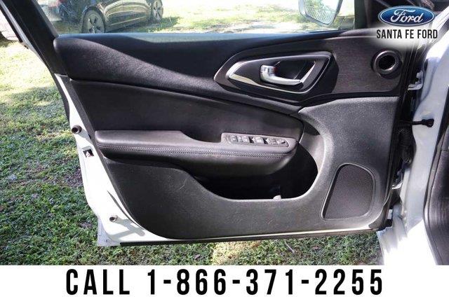 2017 Chrysler 200 - $7,581