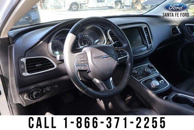 2017 Chrysler 200 - $7,581