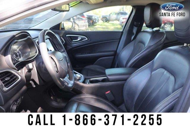 2017 Chrysler 200 - $7,581