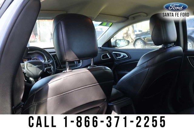 2017 Chrysler 200 - $7,581