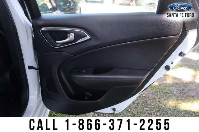 2017 Chrysler 200 - $7,581
