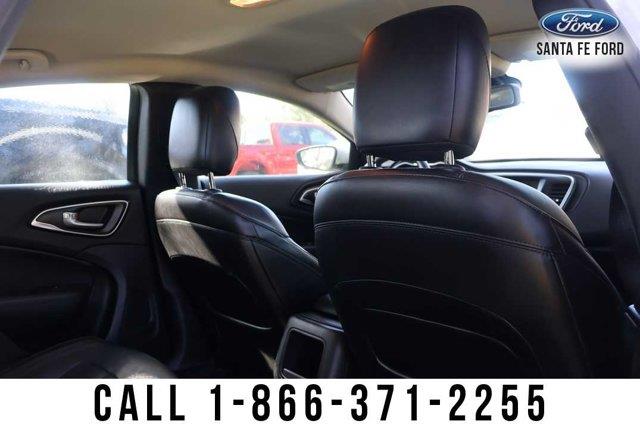 2017 Chrysler 200 - $7,581