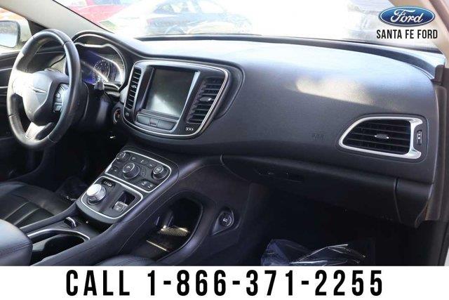 2017 Chrysler 200 - $7,581