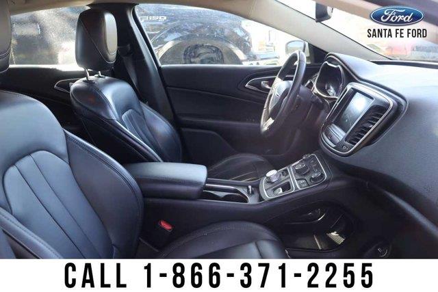 2017 Chrysler 200 - $7,581