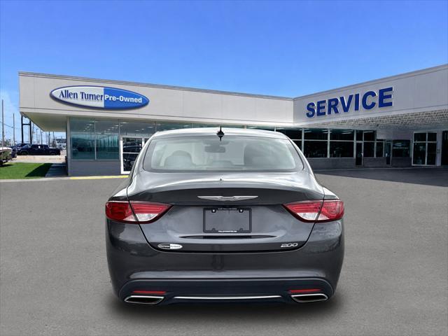 2017 Chrysler 200 - $14,000