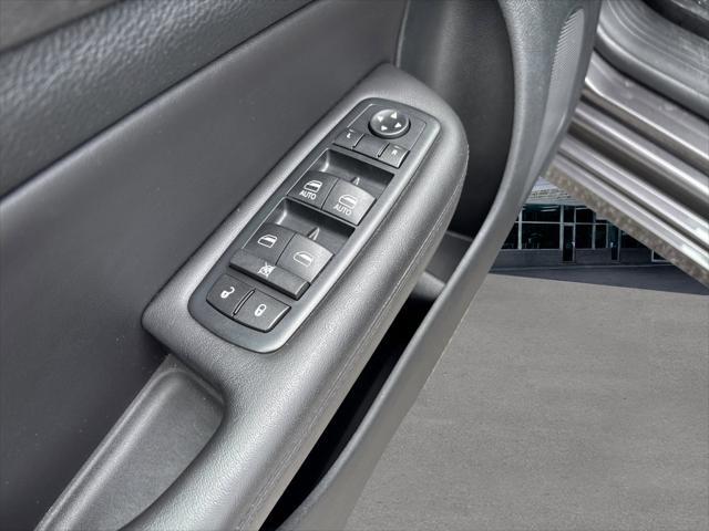 2017 Chrysler 200 - $14,000