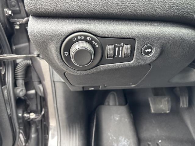 2017 Chrysler 200 - $14,000